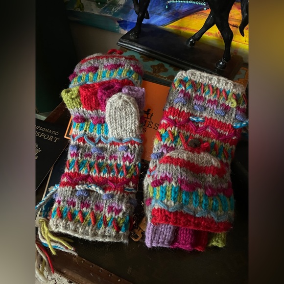 Sweetest LUCY IBURG colorful Wool handcrafted in Peru Hat Mitten SET Accessory - Picture 6 of 12